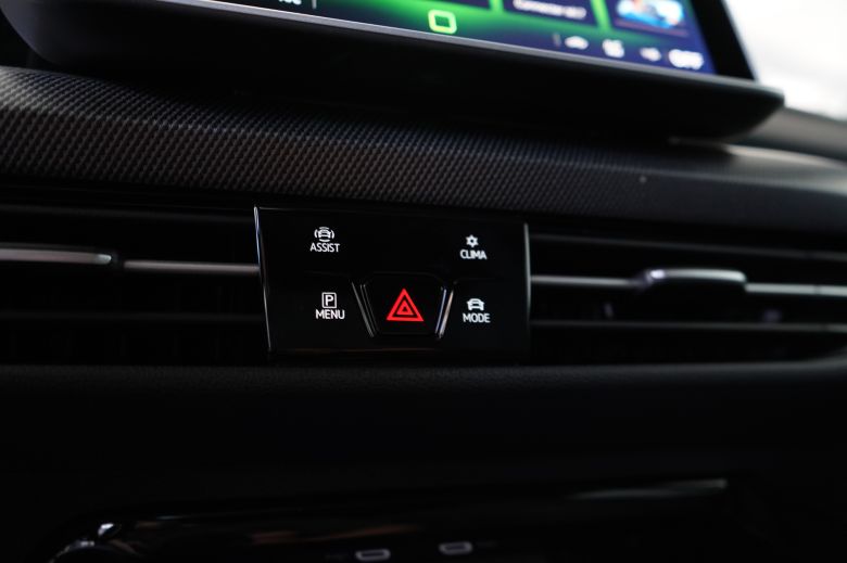 Volkswagen Golf 8 1.4 L TSI R-Line