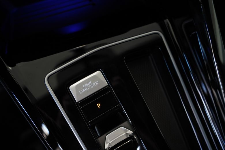 Volkswagen Golf 8 1.4 L TSI R-Line