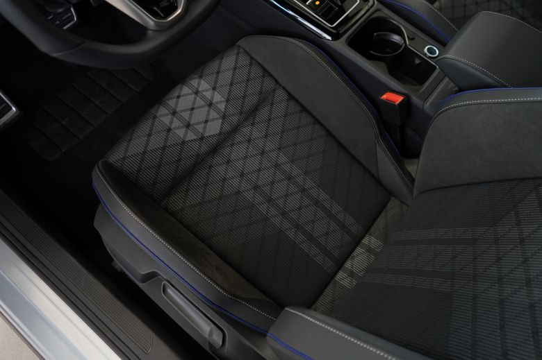 Volkswagen Golf 8 1.4 L TSI R-Line