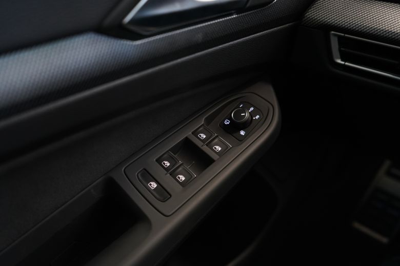 Volkswagen Golf 8 1.4 L TSI R-Line