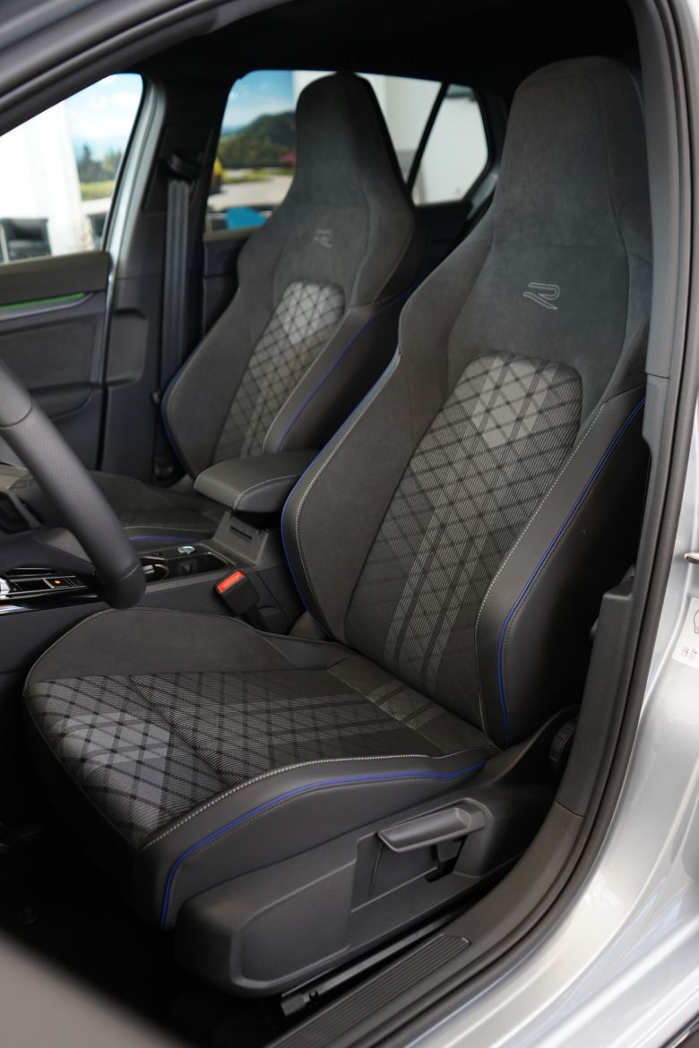 Volkswagen Golf 8 1.4 L TSI R-Line