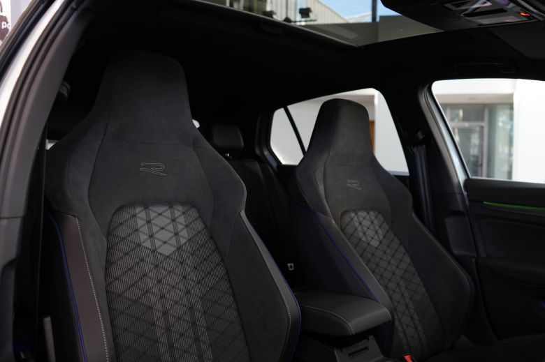 Volkswagen Golf 8 1.4 L TSI R-Line