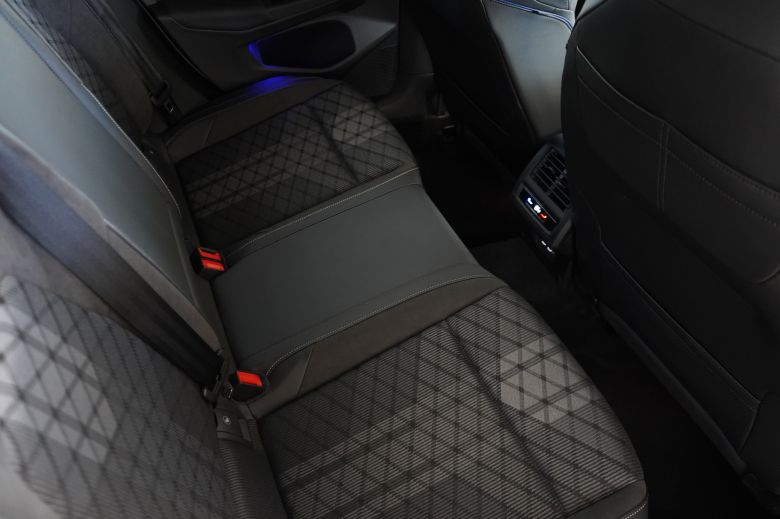 Volkswagen Golf 8 1.4 L TSI R-Line