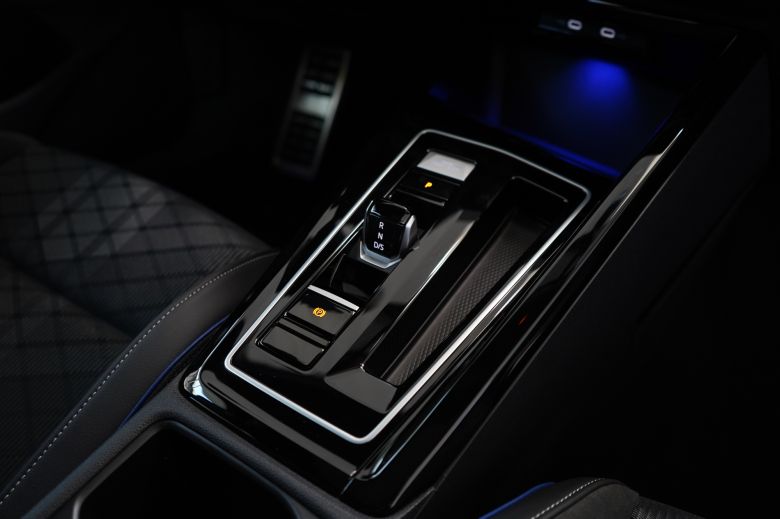 Volkswagen Golf 8 1.4 L TSI R-Line