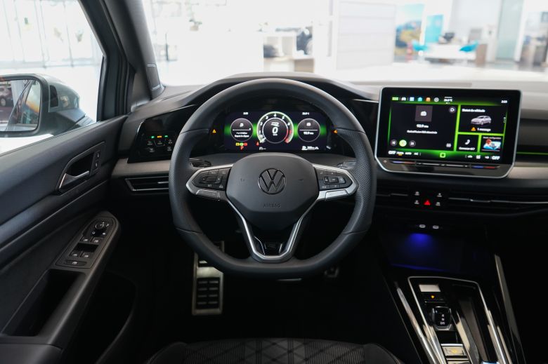 Volkswagen Golf 8 1.4 L TSI R-Line