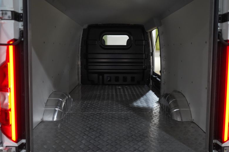 Hyacinth Automotive ouvre la voie de la logistique 100% électrique avec Cenntro et RAPSEV