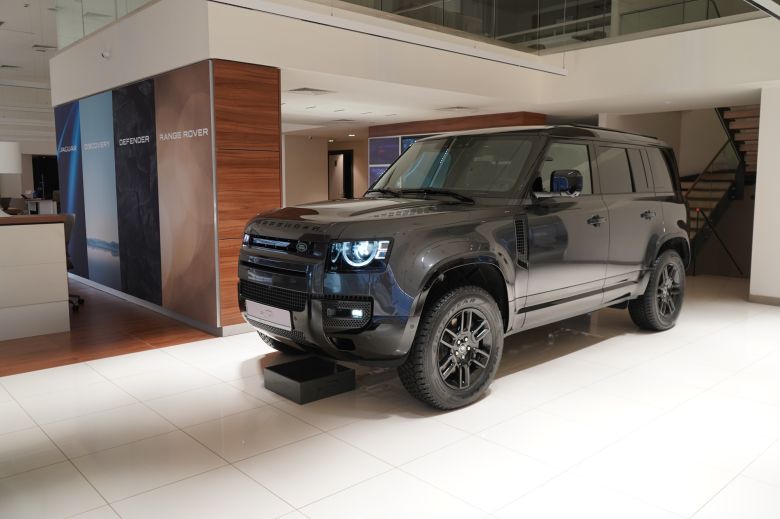 Land Rover Defender 110 3.0 L P400 X-Dynamic SE