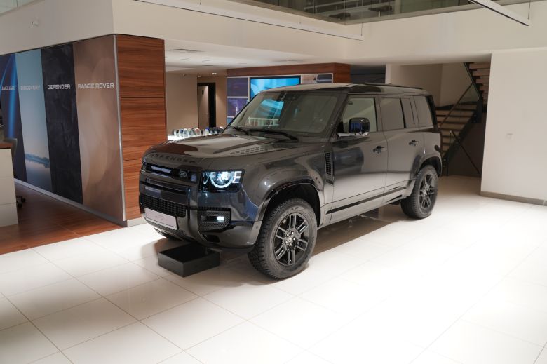 Land Rover Defender 110 3.0 L P400 X-Dynamic SE