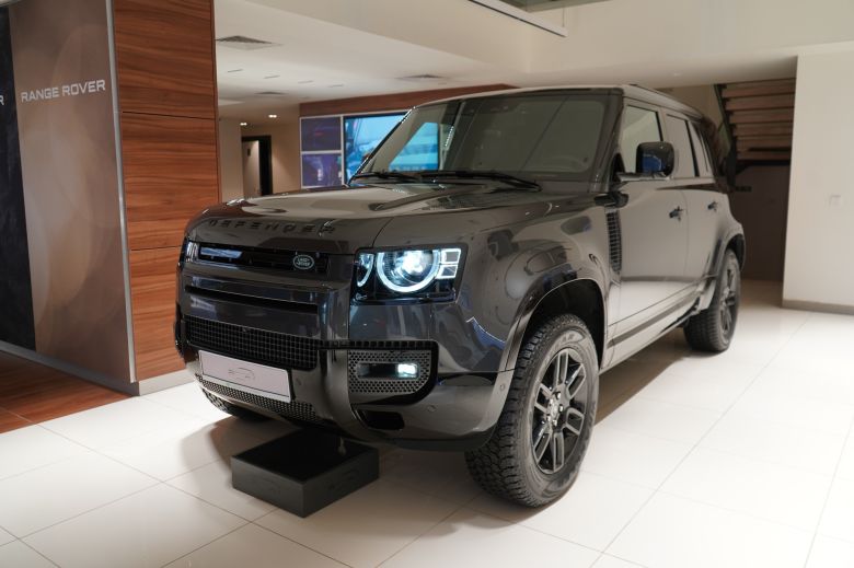 Land Rover Defender 110 3.0 L P400 X-Dynamic SE