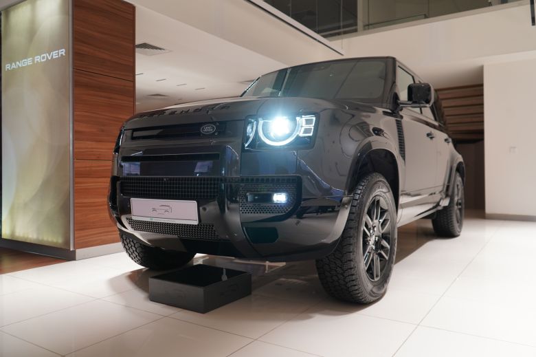 Land Rover Defender 110 3.0 L P400 X-Dynamic SE