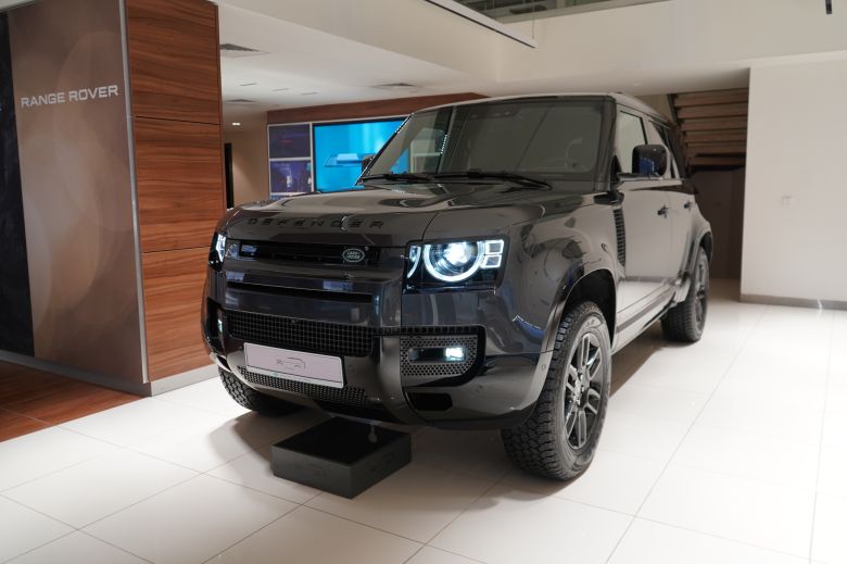 Land Rover Defender 110 3.0 L P400 X-Dynamic SE