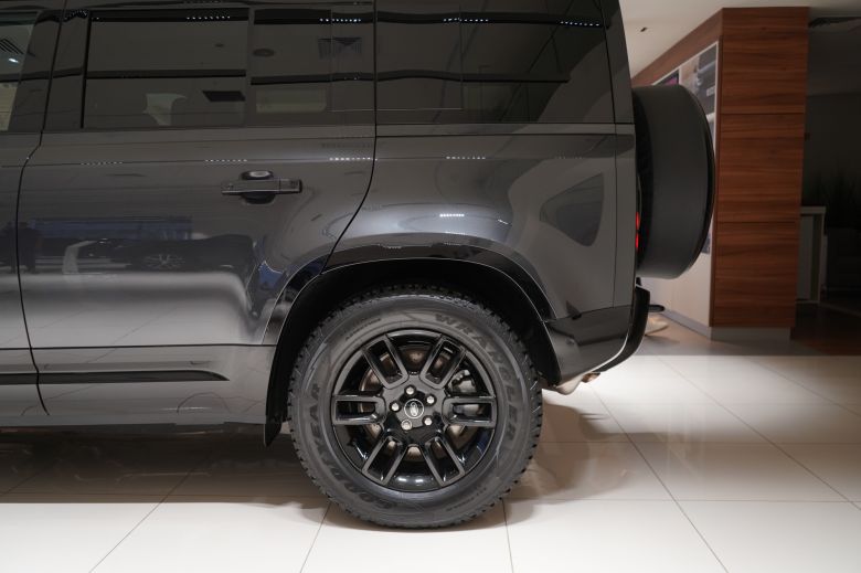 Land Rover Defender 110 3.0 L P400 X-Dynamic SE