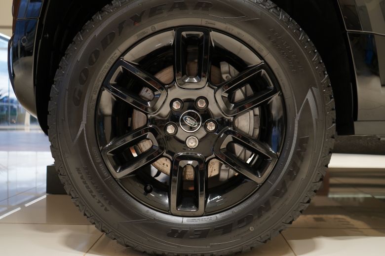 Land Rover Defender 110 3.0 L P400 X-Dynamic SE