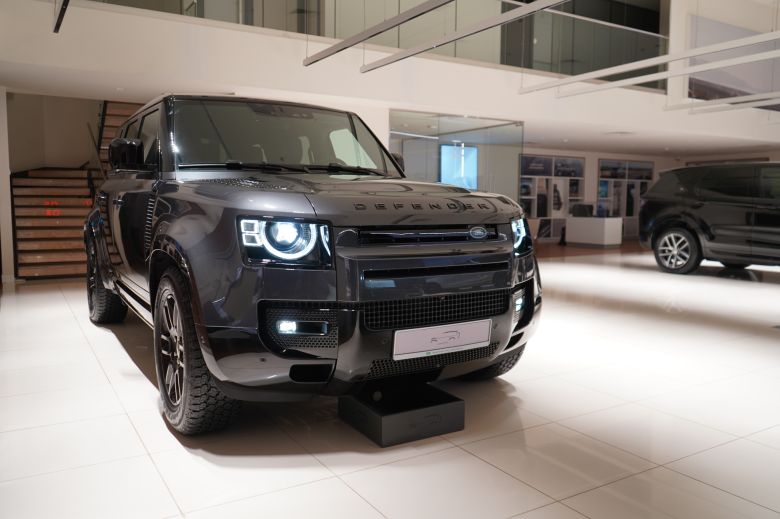 Land Rover Defender 110 3.0 L P400 X-Dynamic SE