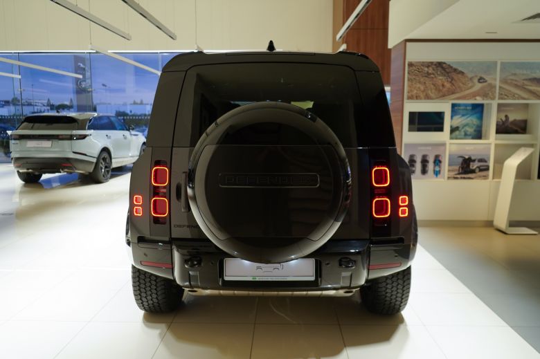 Land Rover Defender 110 3.0 L P400 X-Dynamic SE