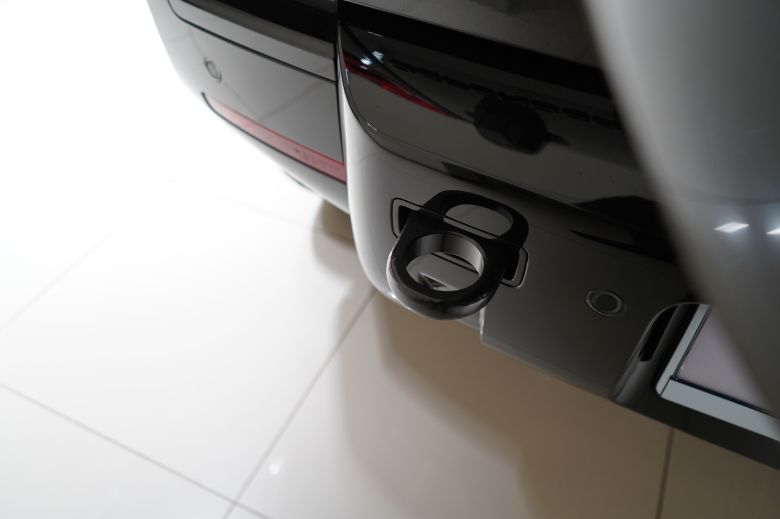 Land Rover Defender 110 3.0 L P400 X-Dynamic SE