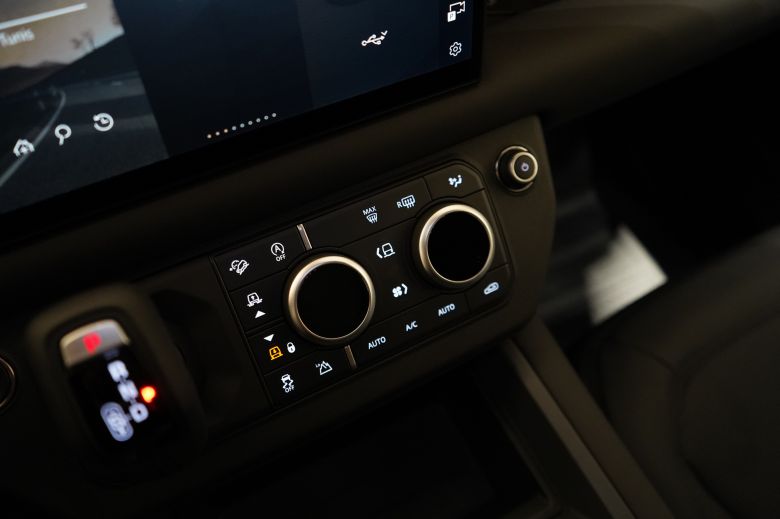 Land Rover Defender 110 3.0 L P400 X-Dynamic SE