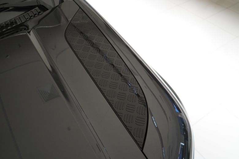 Land Rover Defender 110 3.0 L P400 X-Dynamic SE