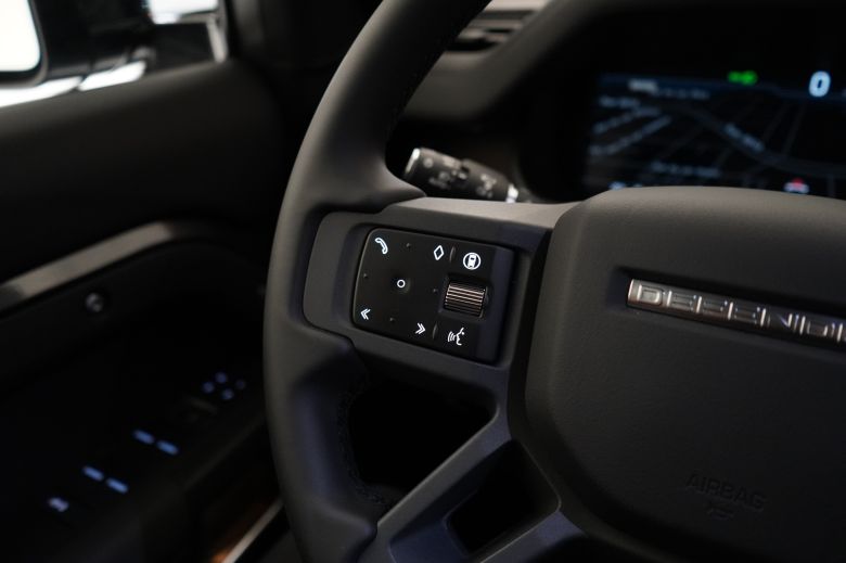 Land Rover Defender 110 3.0 L P400 X-Dynamic SE