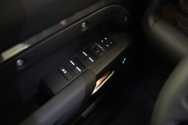 Land Rover Defender 110 3.0 L P400 X-Dynamic SE