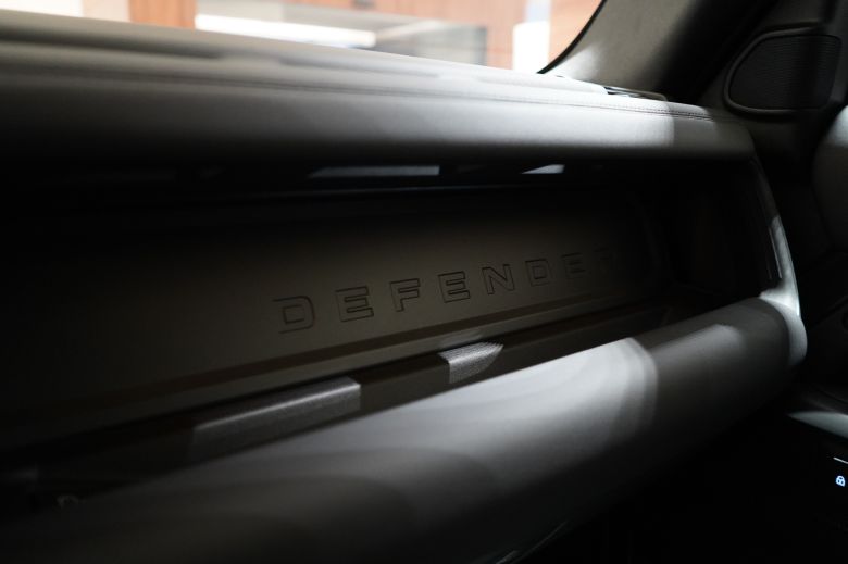 Land Rover Defender 110 3.0 L P400 X-Dynamic SE