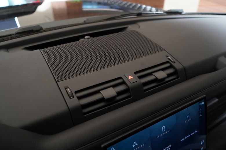 Land Rover Defender 110 3.0 L P400 X-Dynamic SE