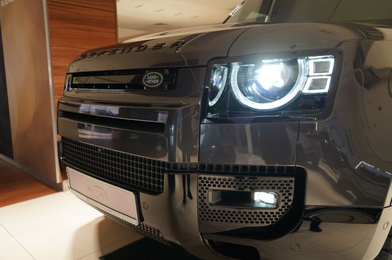 Land Rover Defender 110 3.0 L P400 X-Dynamic SE