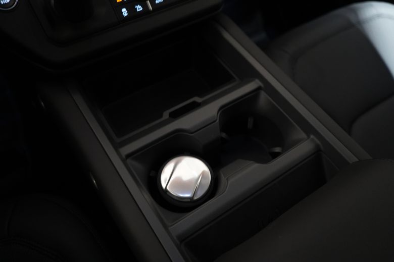 Land Rover Defender 110 3.0 L P400 X-Dynamic SE