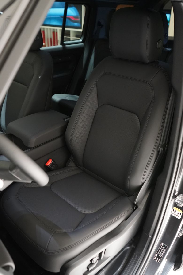 Land Rover Defender 110 3.0 L P400 X-Dynamic SE