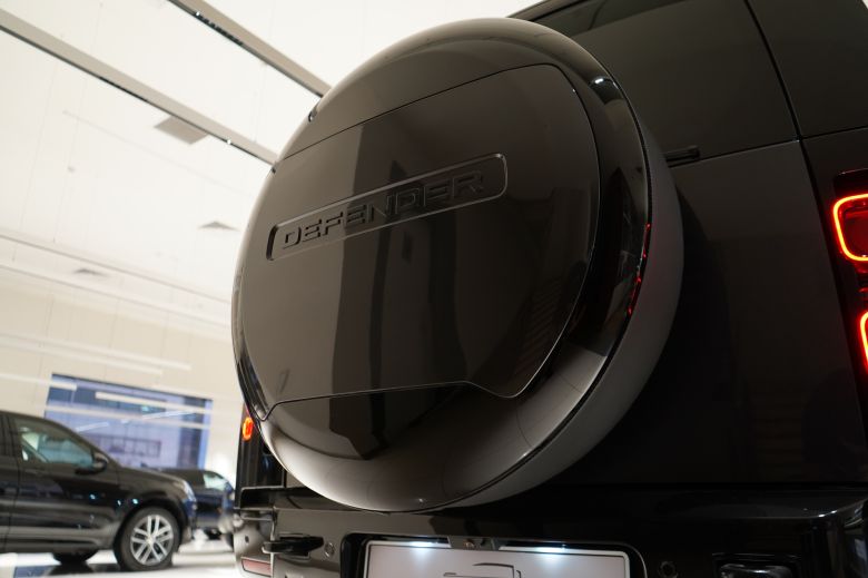 Land Rover Defender 110 3.0 L P400 X-Dynamic SE