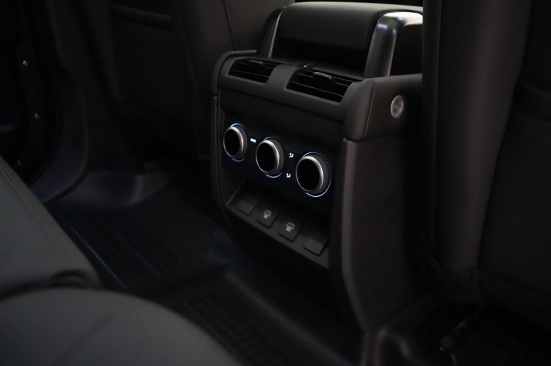 Land Rover Defender 110 3.0 L P400 X-Dynamic SE