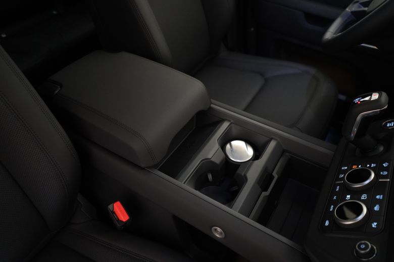 Land Rover Defender 110 3.0 L P400 X-Dynamic SE