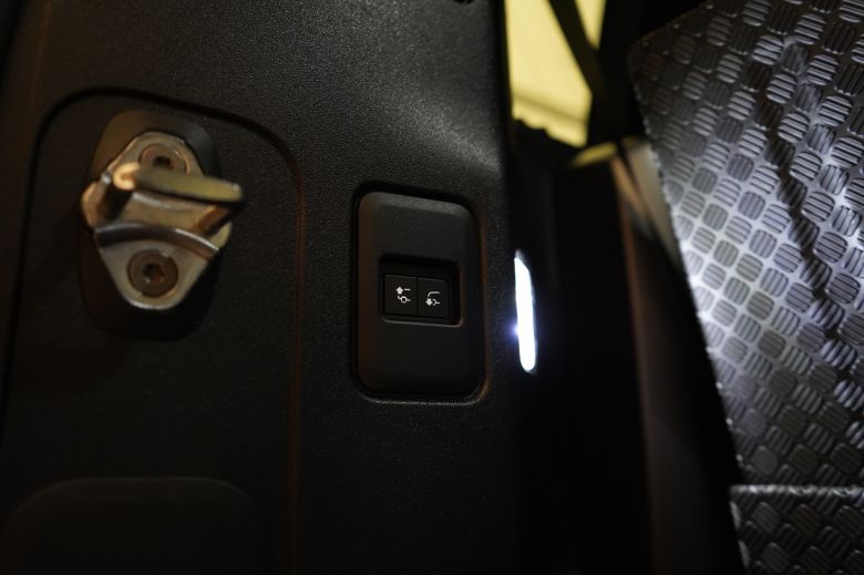 Land Rover Defender 110 3.0 L P400 X-Dynamic SE