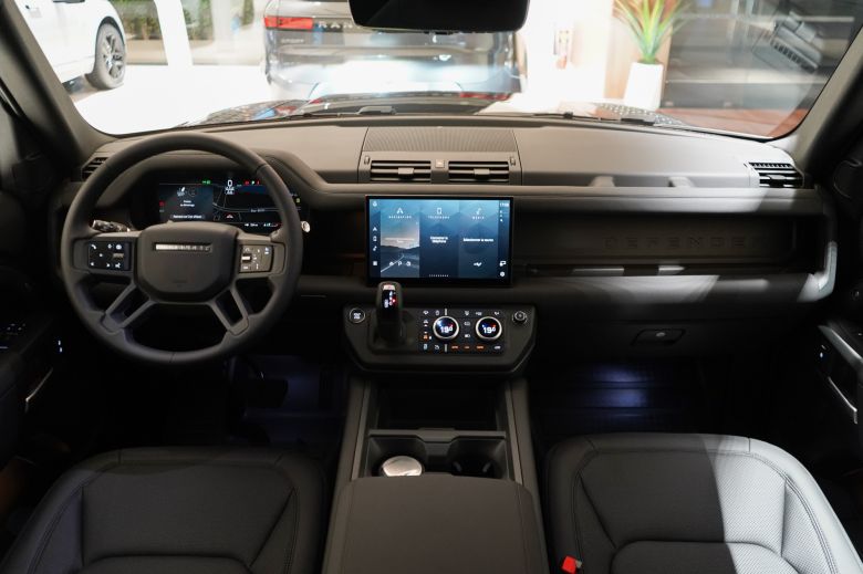 Land Rover Defender 110 3.0 L P400 X-Dynamic SE