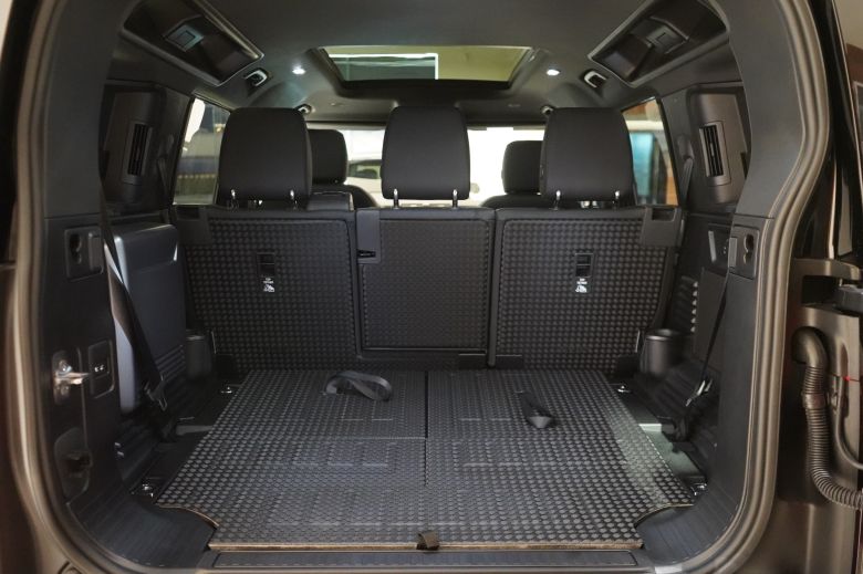 Land Rover Defender 110 3.0 L P400 X-Dynamic SE