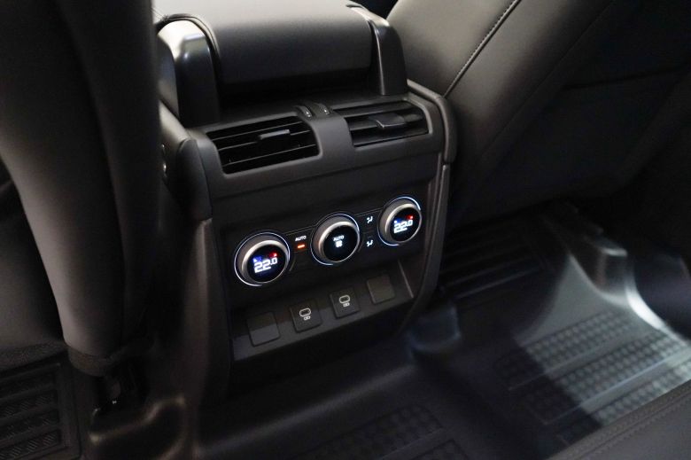 Land Rover Defender 110 3.0 L P400 X-Dynamic SE