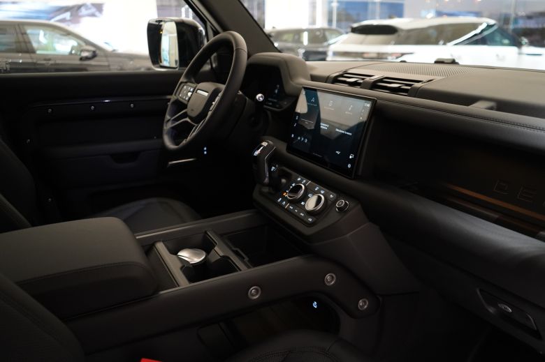 Land Rover Defender 110 3.0 L P400 X-Dynamic SE