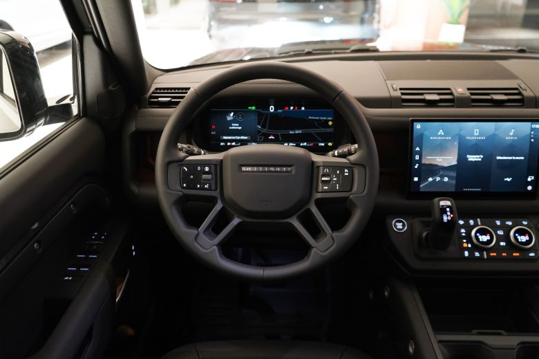 Land Rover Defender 110 3.0 L P400 X-Dynamic SE