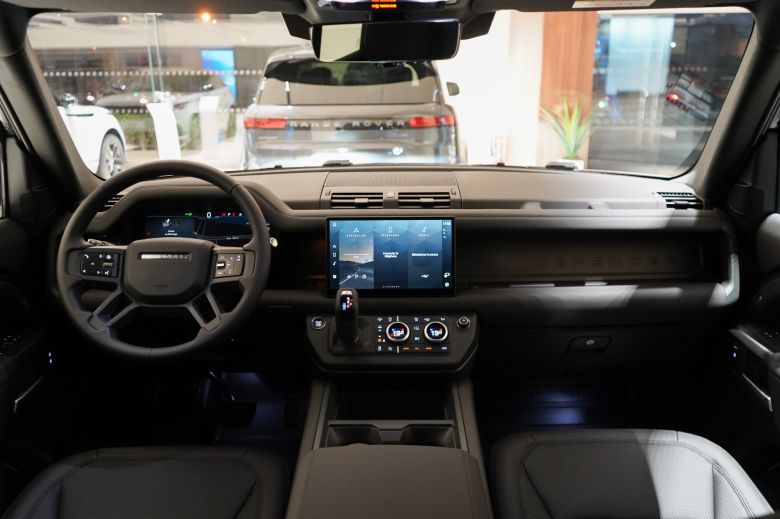 Land Rover Defender 110 3.0 L P400 X-Dynamic SE