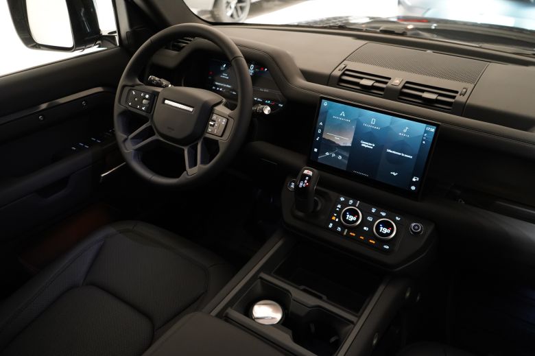 Land Rover Defender 110 3.0 L P400 X-Dynamic SE