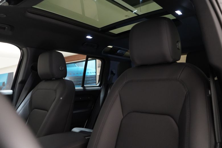 Land Rover Defender 110 3.0 L P400 X-Dynamic SE