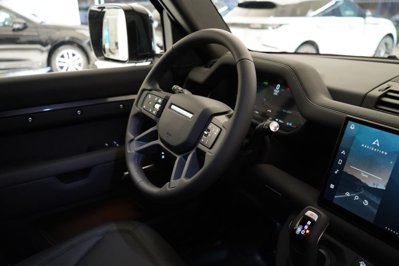 Land Rover Defender 110 3.0 L P400 X-Dynamic SE