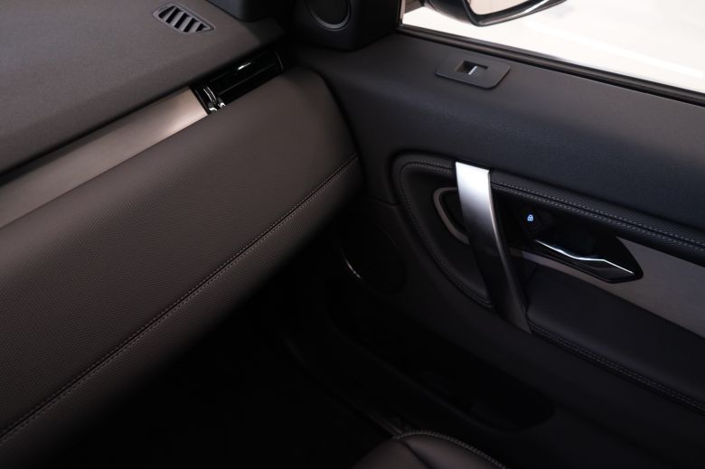 Land Rover Discovery Sport 1.5 L P300e PHEV Dynamic SE