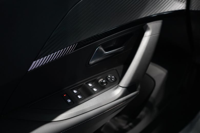 Peugeot 2008 1.2 L Puretech 130 Allure BVA