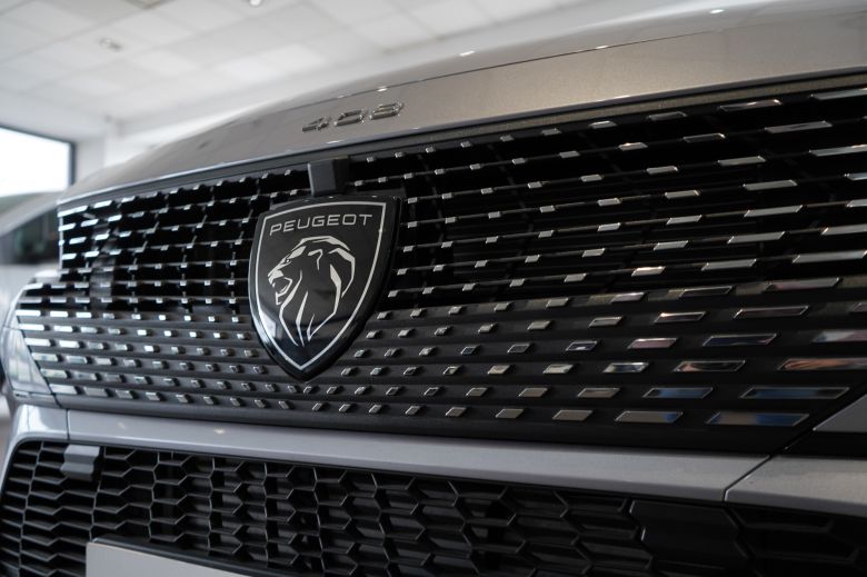 Peugeot 408 1.6 L Allure EAT8