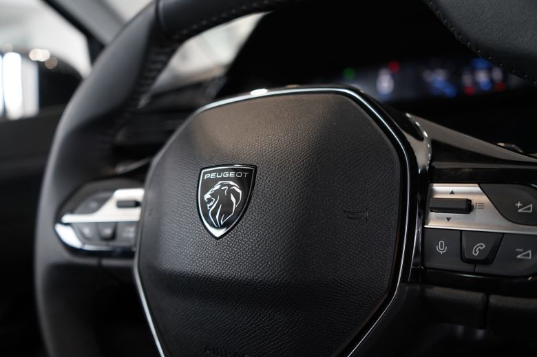 Peugeot 408 1.6 L Allure EAT8