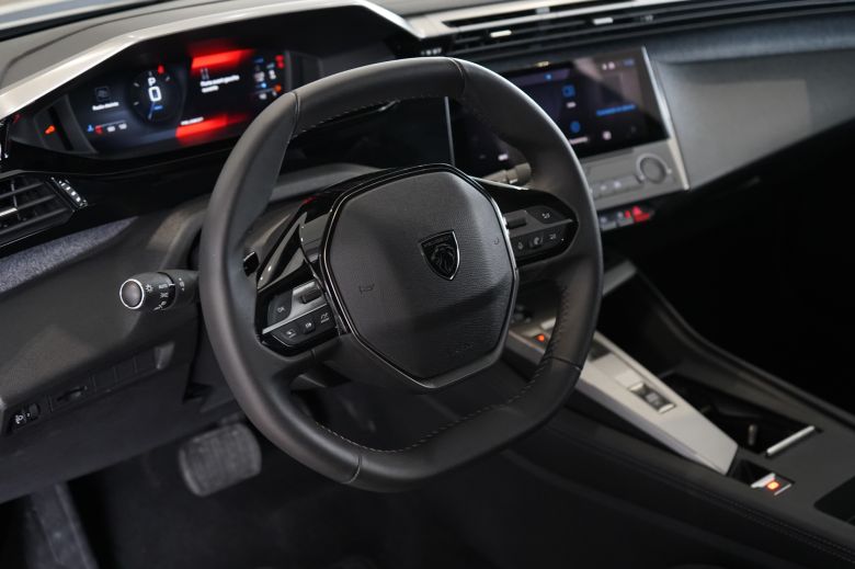 Peugeot 408 1.6 L Allure EAT8