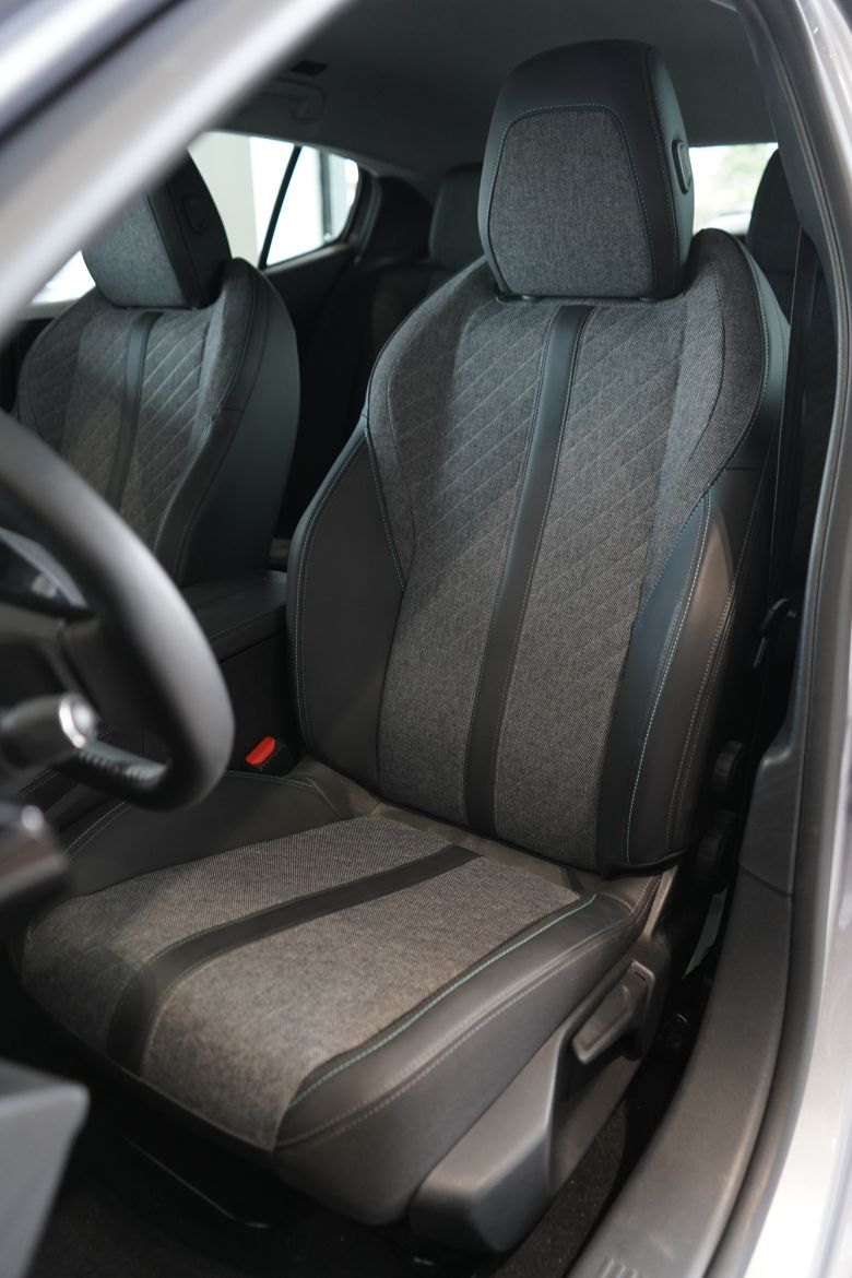 Peugeot 408 1.6 L Allure EAT8