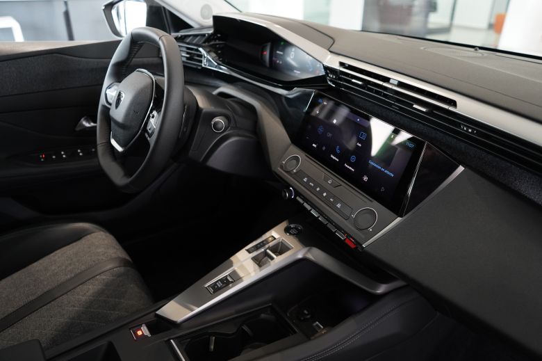 Peugeot 408 1.6 L Allure EAT8