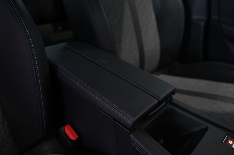 Peugeot 408 1.6 L Allure EAT8